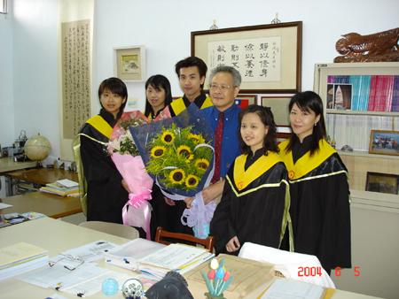 2004 (15).jpg - Jun 5, 2004 畢業典禮 [Graduation]-1